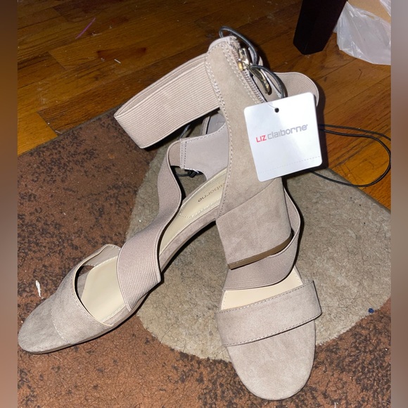 Ladies super cute low heels size 9 womens $40 - Picture 6 of 7